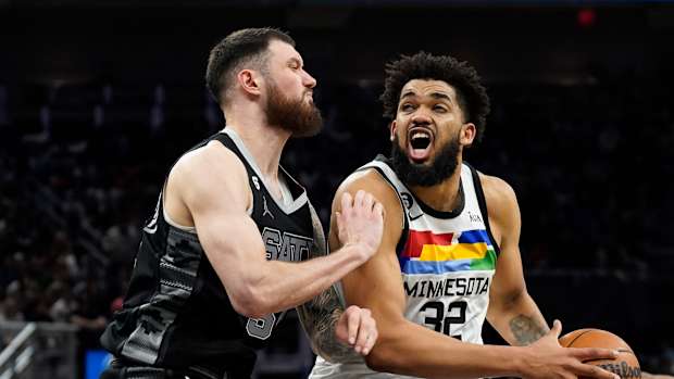 Karl-Anthony Towns Sandro Mamukelashvili Wolves